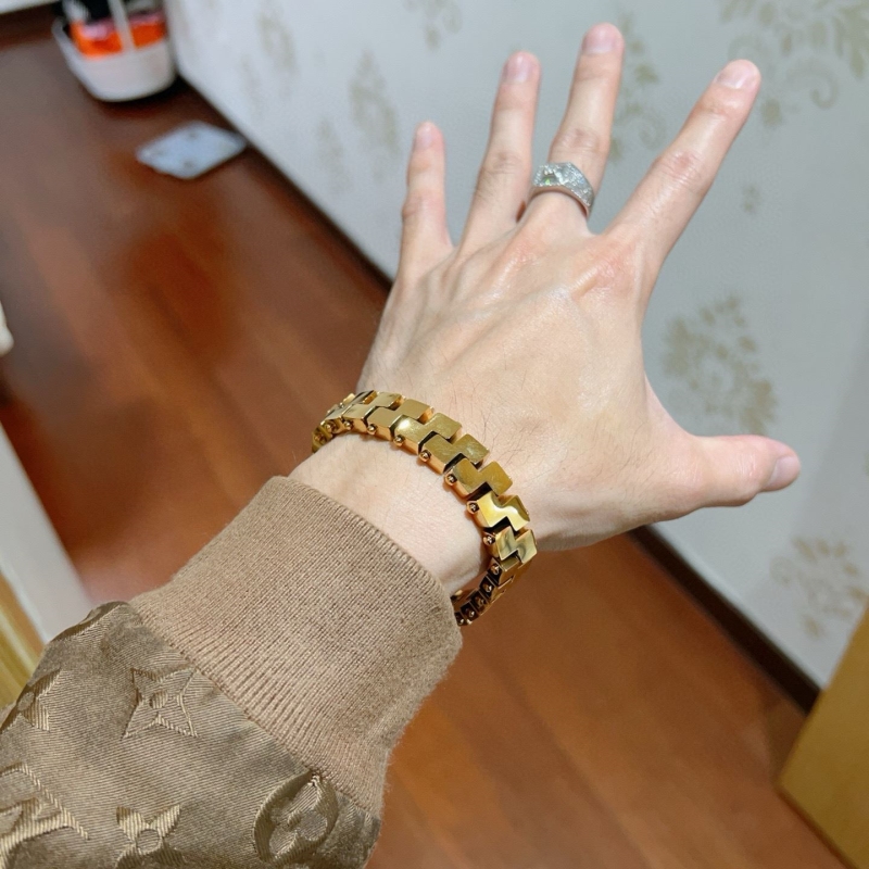 Gvc*1 bracelets